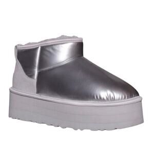 NWOB: UGG size 7 Ultra Mini Platform Hi Shine Silver Boots